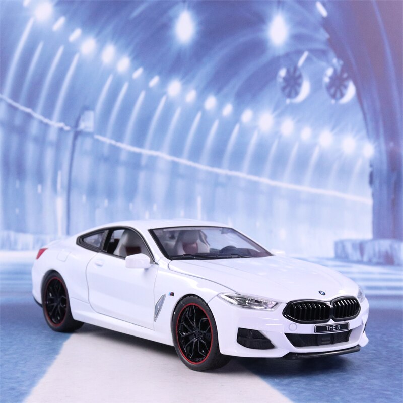 1:24 BMW M8 sports car High Simulation Diecast Car Metal Alloy Model Car Children's toys collection gifts E115