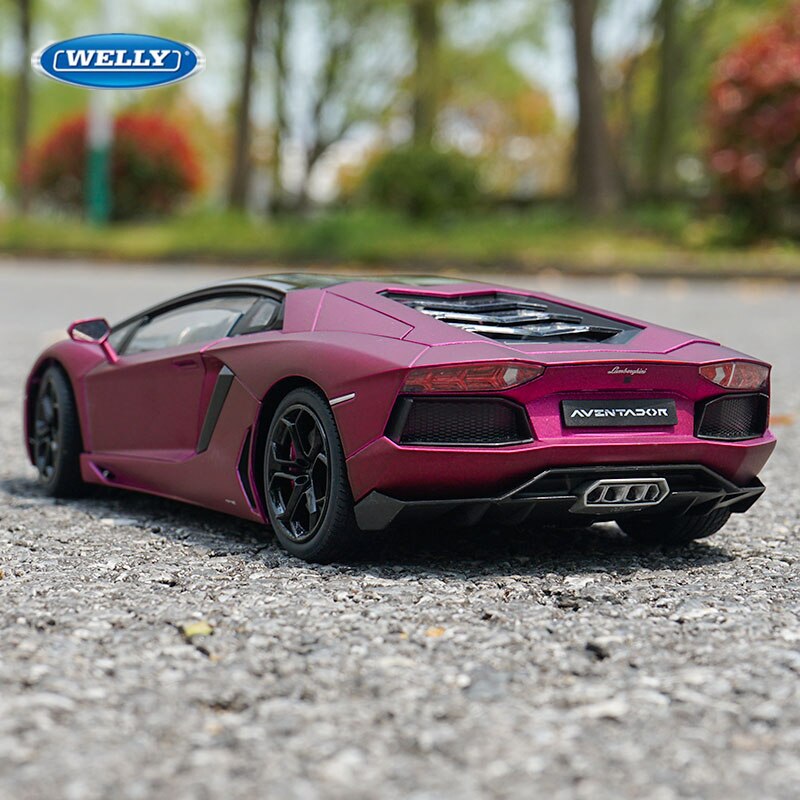 WELLY 1:24 Lamborghini Aventador LP700-4 Alloy Car Model Diecasts Metal Toy Sports Car Model High Simulation Childrens Toy Gifts